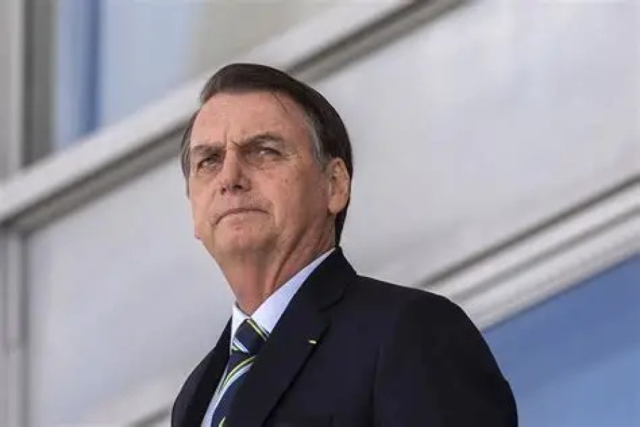 Bolsonaro pede visitas semanais de padre após autorização a pastores