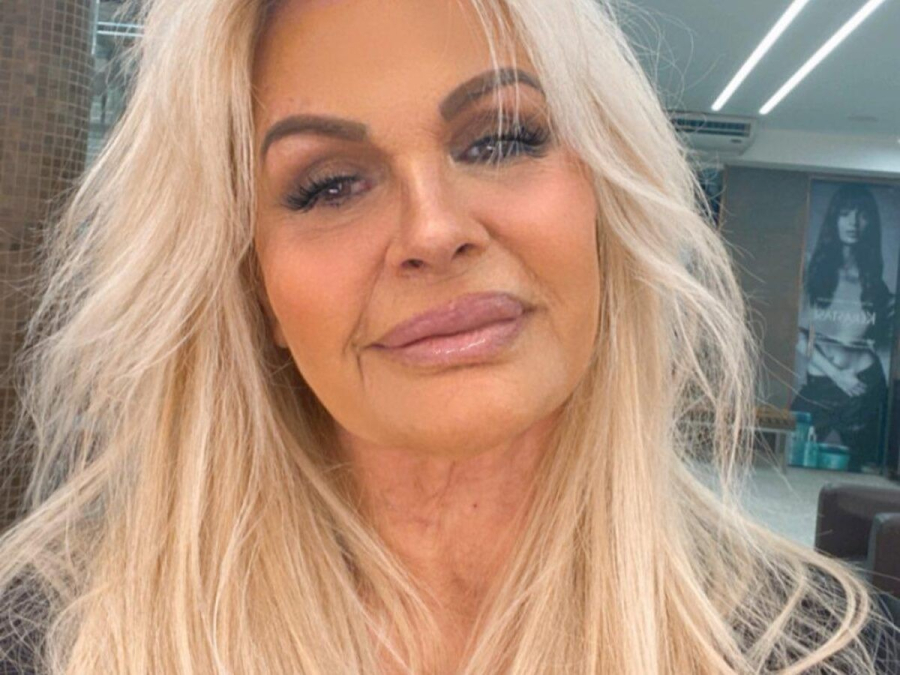 Monique Evans alfineta rainhas de bateria: “Parecem todas iguais”