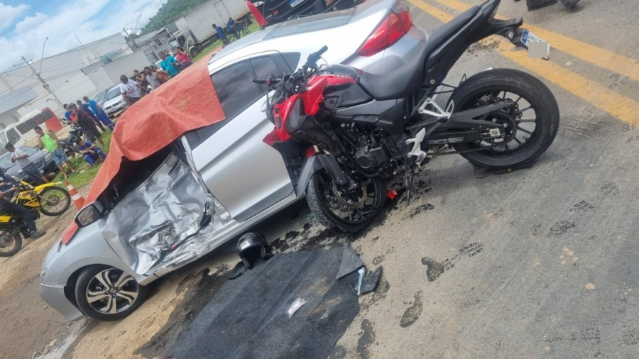  Colisão entre carro e moto deixa idoso morto e dois feridos em Governador Valadares