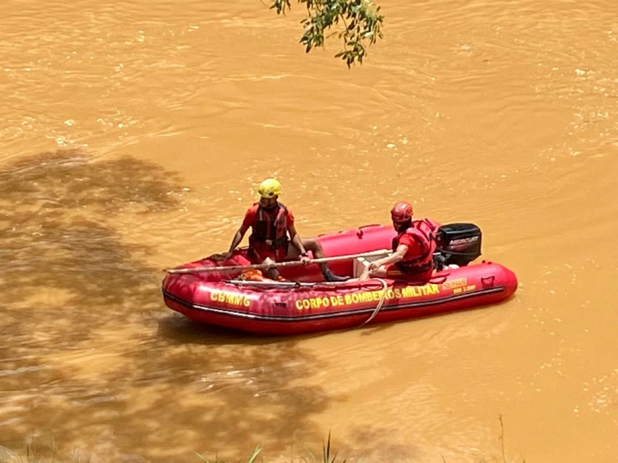 Jovem desaparece após se afogar no rio Manhuaçu